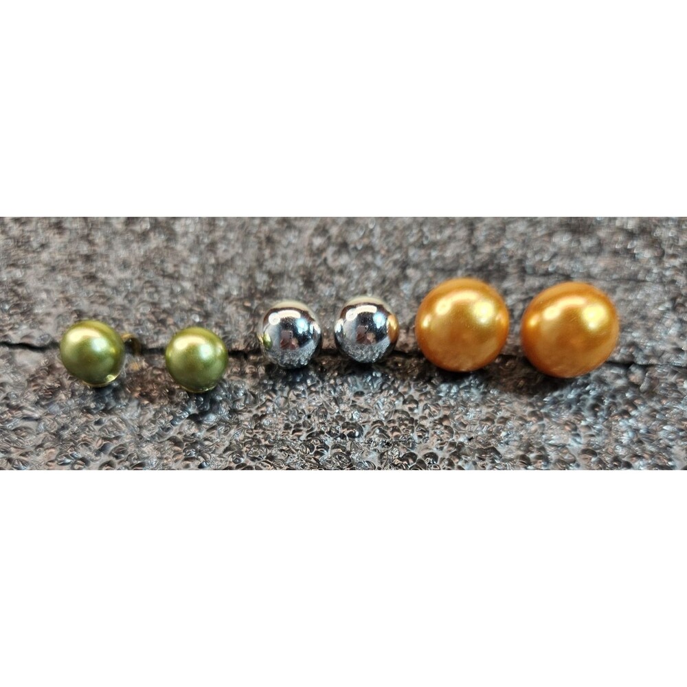 Set of 3 Various Sized Pearl Style Colored Earrings (read)